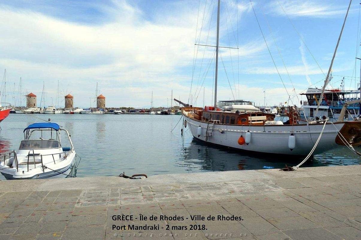 050- Rhodes ville et port d'honneur.JPG